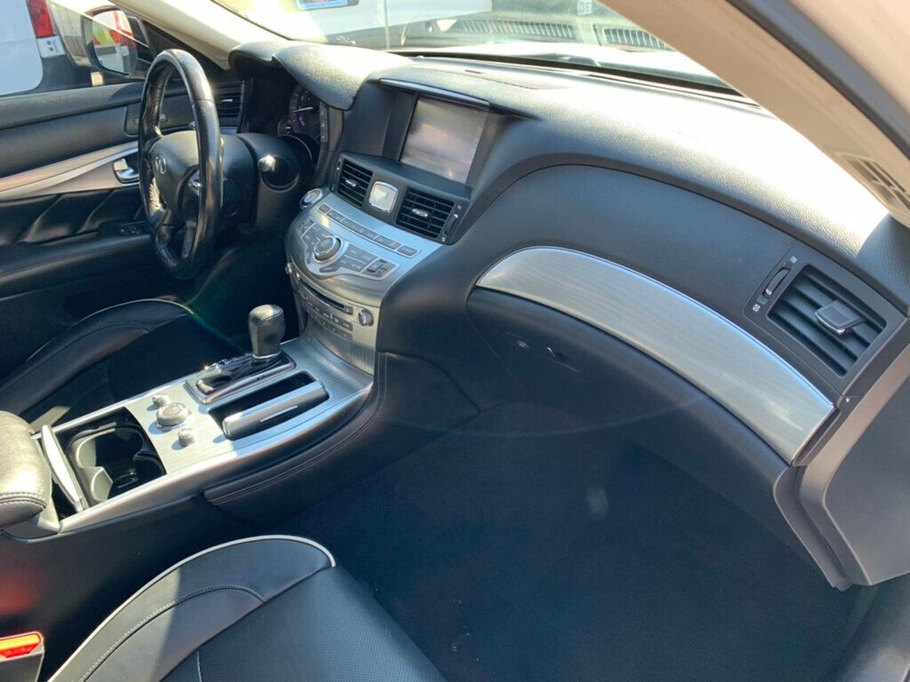 2018 INFINITI Q70 3.7 LUXE RWD - 22982887 - 19