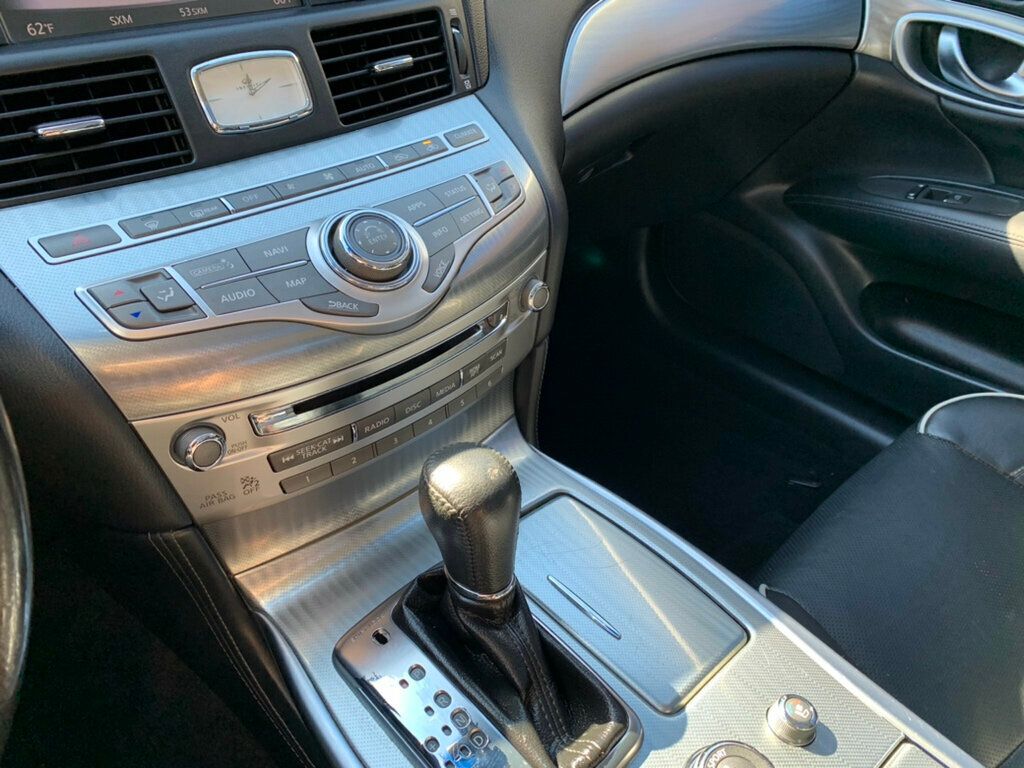 2018 INFINITI Q70 3.7 LUXE RWD - 22982887 - 30