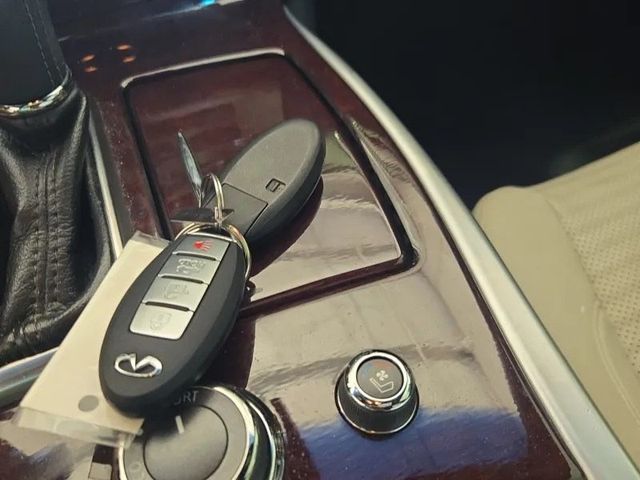 2018 INFINITI Q70 3.7 LUXE RWD - 23015221 - 8