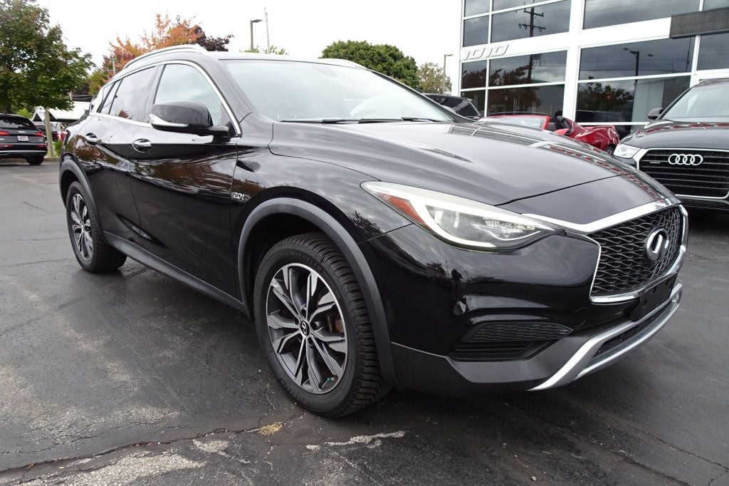 2018 Infiniti QX30 photo 2