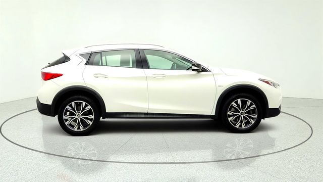 2018 INFINITI QX30 Premium AWD - 23032105 - 3