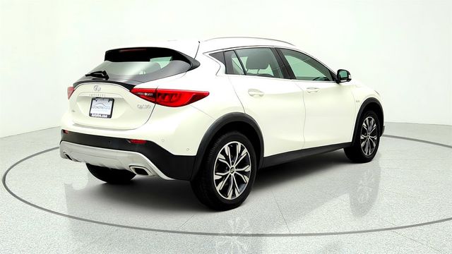 2018 INFINITI QX30 Premium AWD - 23032105 - 4