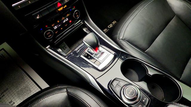 2018 INFINITI QX30 Premium AWD w/ Panoramic Sunroof & INFINITI InTouch Apps - 22996190 - 15