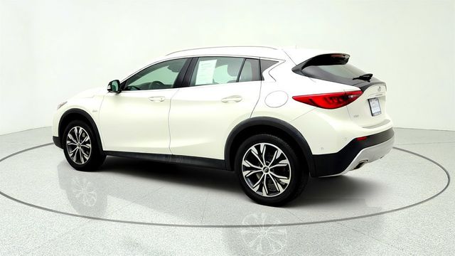 2018 INFINITI QX30 Premium AWD w/ Technology & Navigation Pkgs + Panoramic Moonroof - 23032105 - 6