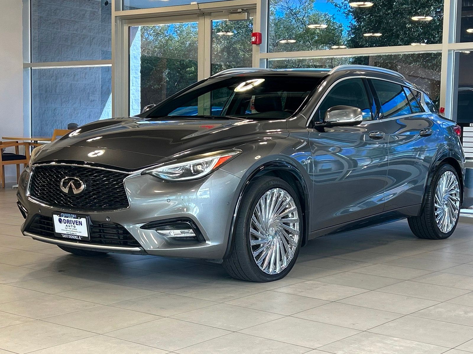 2018 Infiniti QX30 Premium photo 4
