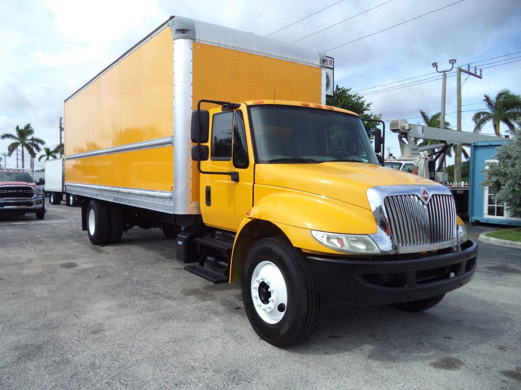 2018 International 4300 26FT DRY BOX TRUCK. LIFTGATE - 22543143 - 2