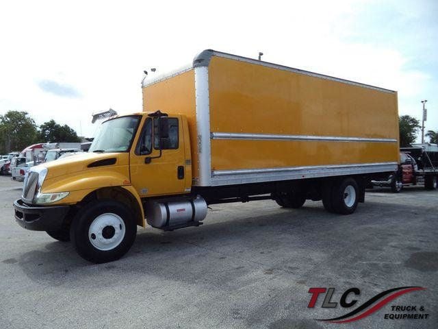 2018 International 4300 26FT DRY BOX TRUCK. LIFTGATE - 21243893 - 0