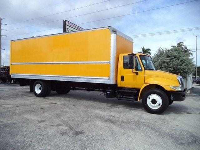 2018 International 4300 26FT DRY BOX TRUCK. LIFTGATE - 21243893 - 2