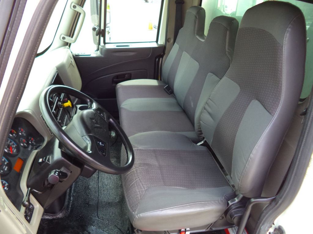 2018 International 4300 26FT x96x102 DRY BOX TRUCK. CARGO TRUCK. 6.7L CUMMINS. - 21973216 - 33