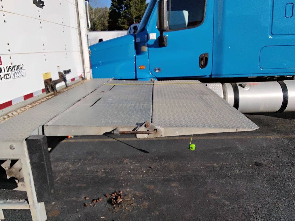 2018 Isuzu FTR 24ft Dry Freight Box Truck Moving Truck With Liftgate - 22975906 - 9