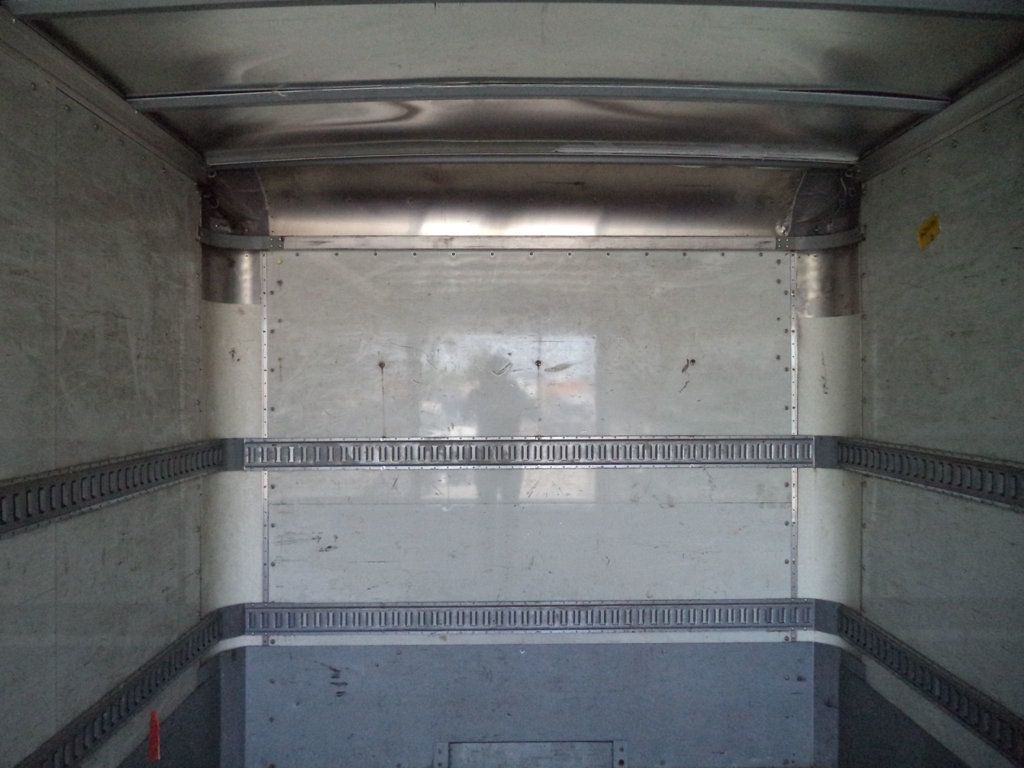 2018 Isuzu FTR 24ft Dry Freight Box Truck Moving Truck With Liftgate - 22975922 - 32