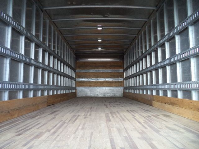 2018 Isuzu FTR 26ft Dry Freight Box Truck Moving Truck With Liftgate - 22959514 - 26