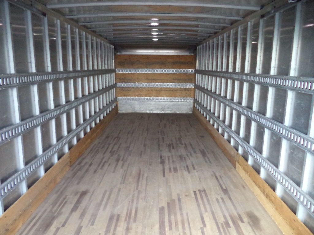 2018 Isuzu FTR 26ft Dry Freight Box Truck Moving Truck With Liftgate - 22959514 - 30