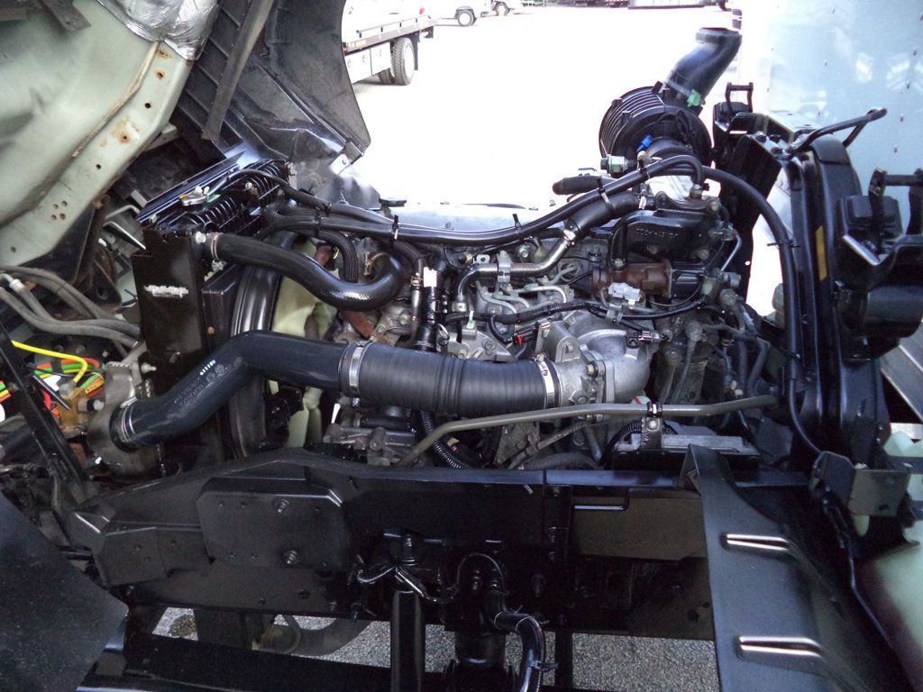 2018 Isuzu FTR 26ft Dry Freight Box Truck Moving Truck With Liftgate - 22959514 - 33