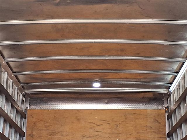 2018 Isuzu NPR 24' Box Truck - 22946781 - 18