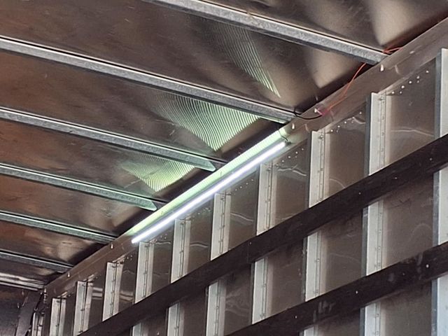 2018 Isuzu NPR 24' Box Truck - 22987769 - 18