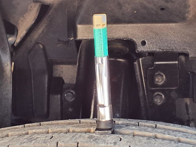 2018 Isuzu NPR 24' Box Truck - 22987769 - 39