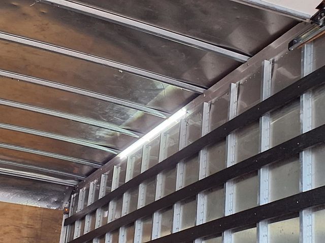 2018 Isuzu NPR 24' Box Truck w/Liftgate - 22981022 - 21