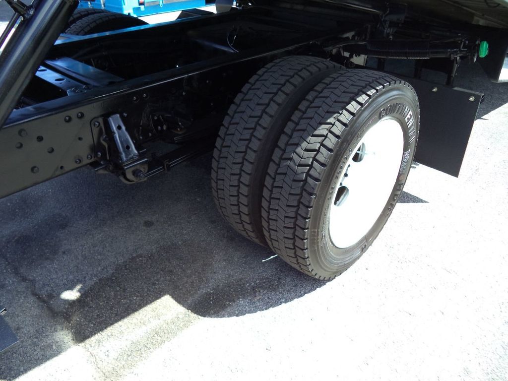 2018 Isuzu NRR 21' JERRDAN ROLLBACK TOW TRUCK. - 21856430 - 22