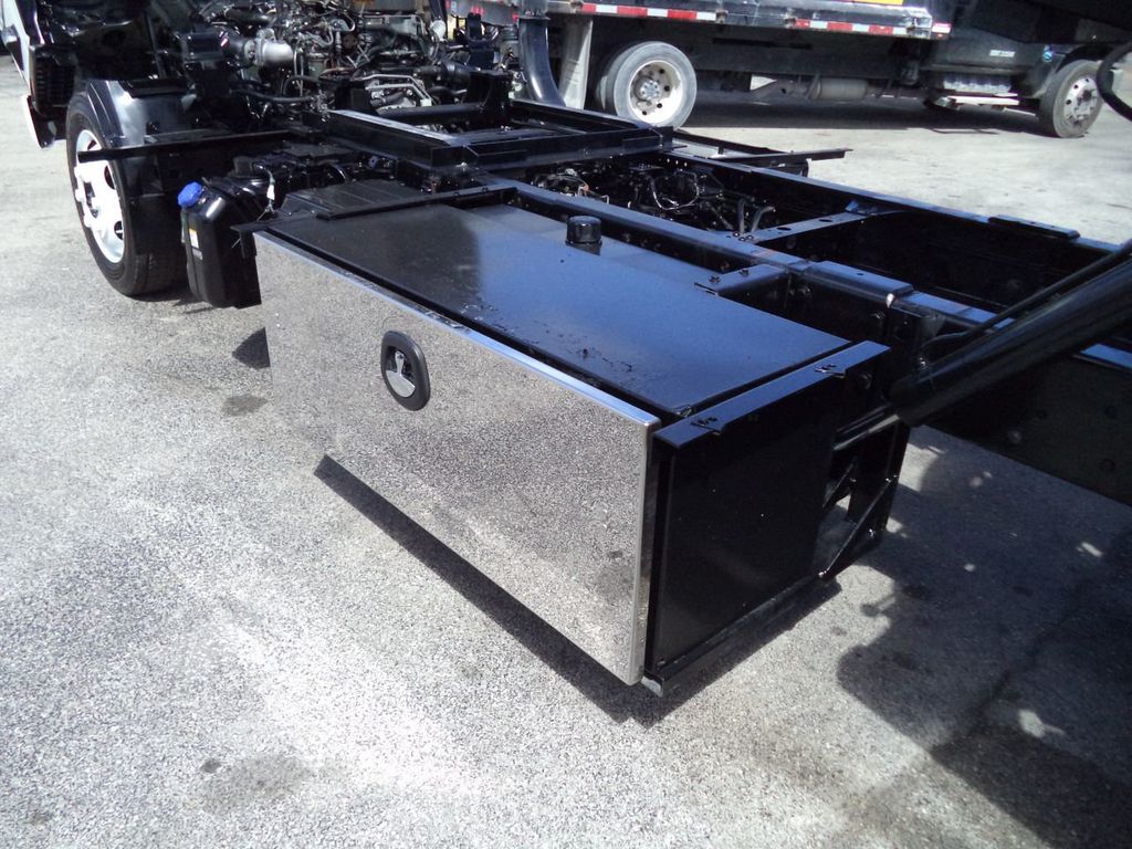 2018 Isuzu NRR 21' JERRDAN ROLLBACK TOW TRUCK. - 21856430 - 30