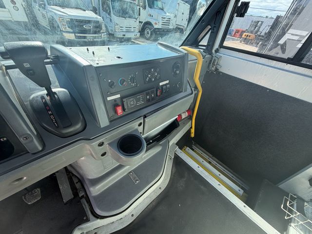 2018 Isuzu Reach Stepvan  - 23095236 - 8