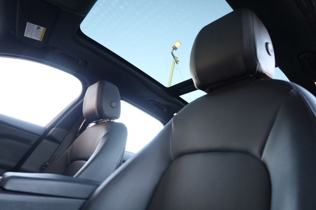 2018 Jaguar F-PACE 25t Premium AWD - 22970852 - 16