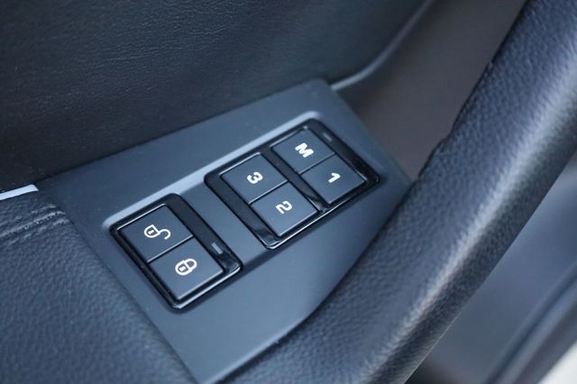 2018 Jaguar F-PACE 25t Premium AWD - 22970852 - 33