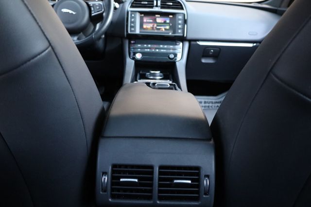 2018 Jaguar F-PACE 25t Premium AWD - 22970852 - 36