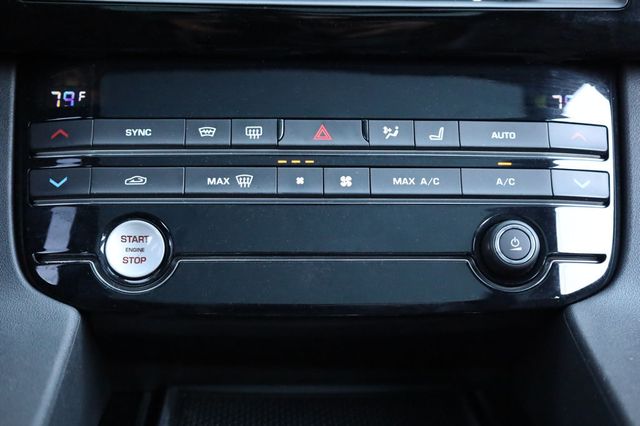 2018 Jaguar F-PACE 25t Premium AWD - 22970852 - 40