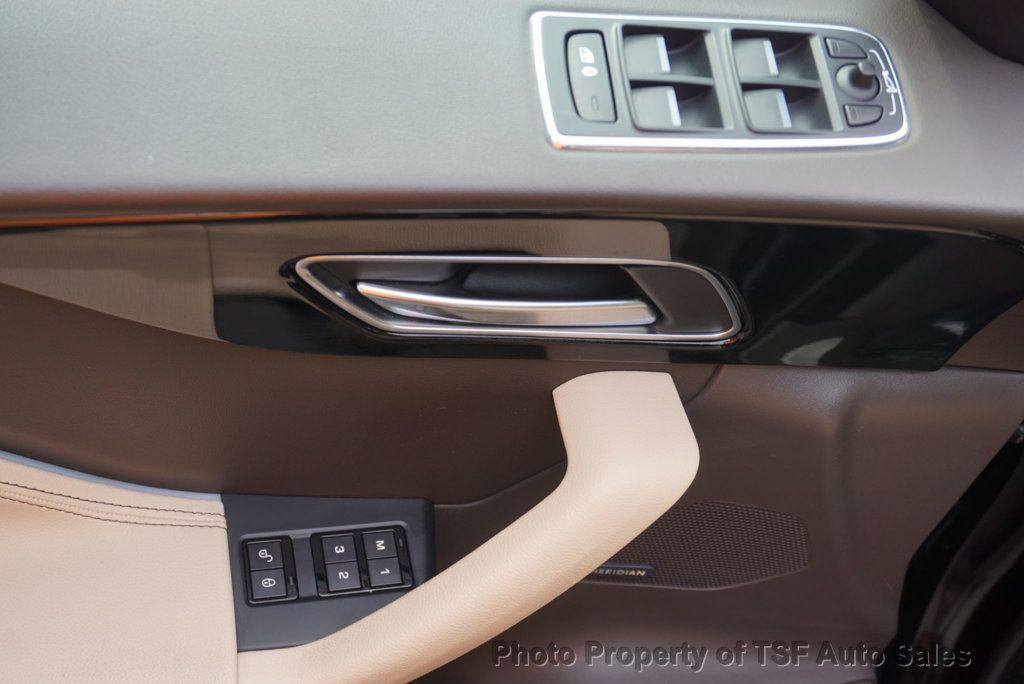 2018 Jaguar F-PACE 25t Prestige AWD MERIDIAN SOUND HEATED&COOLED SEATS PANO ROOF  - 22864402 - 32