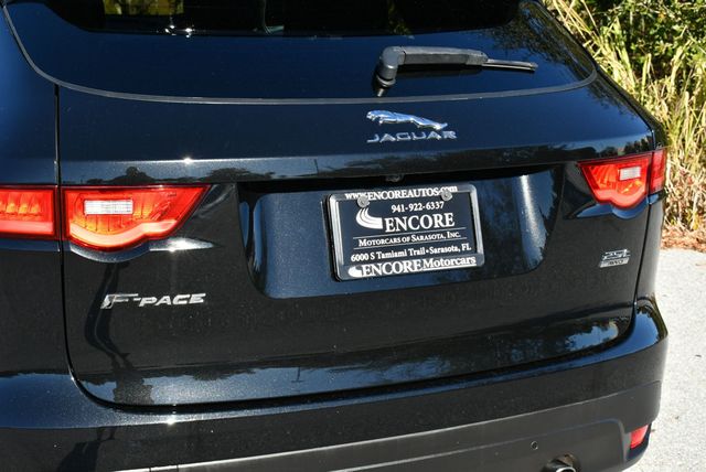 2018 Jaguar F-PACE 25t Prestige AWD SUV W/Vision & Comfort/Convenience Packages - 22971294 - 9