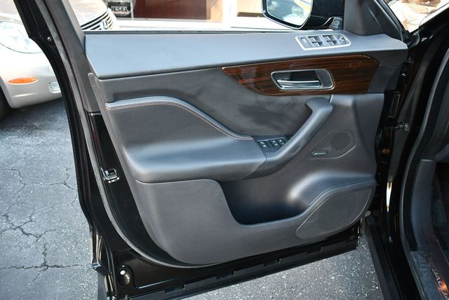 2018 Jaguar F-PACE 25t Prestige AWD SUV W/Vision & Comfort/Convenience Packages - 22971294 - 10