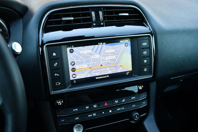 2018 Jaguar F-PACE 25t Prestige AWD SUV W/Vision & Comfort/Convenience Packages - 22971294 - 12