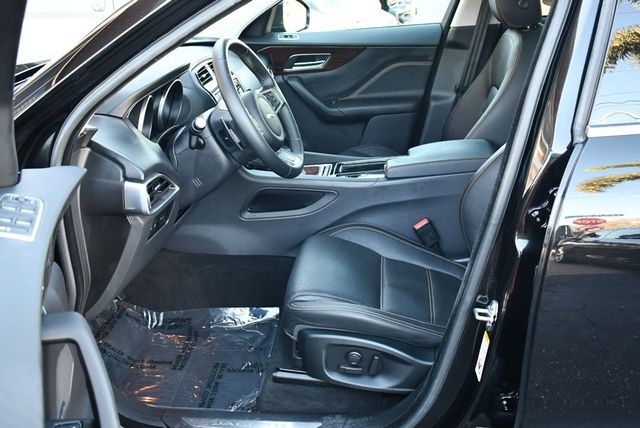 2018 Jaguar F-PACE 25t Prestige AWD SUV W/Vision & Comfort/Convenience Packages - 22971294 - 14