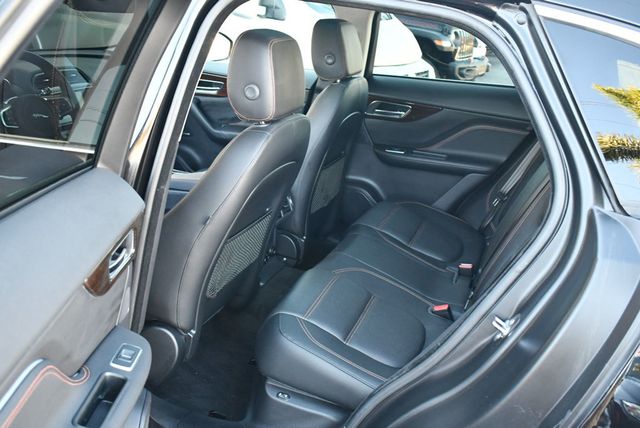 2018 Jaguar F-PACE 25t Prestige AWD SUV W/Vision & Comfort/Convenience Packages - 22971294 - 15