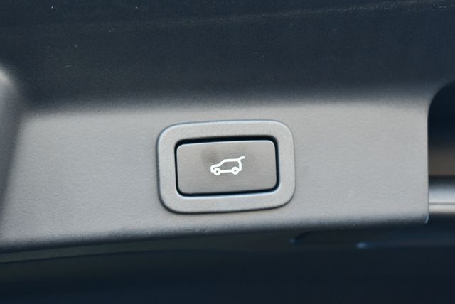 2018 Jaguar F-PACE 25t Prestige AWD SUV W/Vision & Comfort/Convenience Packages - 22971294 - 17