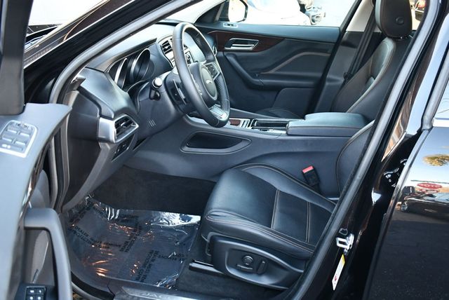 2018 Jaguar F-PACE 25t Prestige AWD SUV W/Vision & Comfort/Convenience Packages - 22971294 - 39