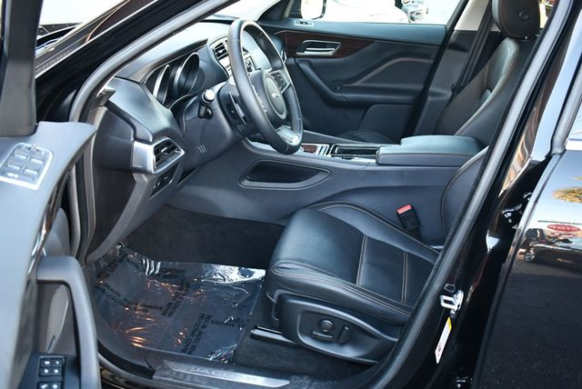2018 Jaguar F-PACE 25t Prestige AWD SUV W/Vision & Comfort/Convenience Packages - 22971294 - 40