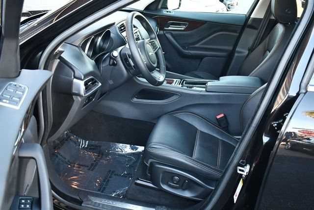 2018 Jaguar F-PACE 25t Prestige AWD SUV W/Vision & Comfort/Convenience Packages - 22971294 - 41