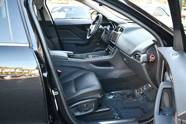 2018 Jaguar F-PACE 25t Prestige AWD SUV W/Vision & Comfort/Convenience Packages - 22971294 - 44