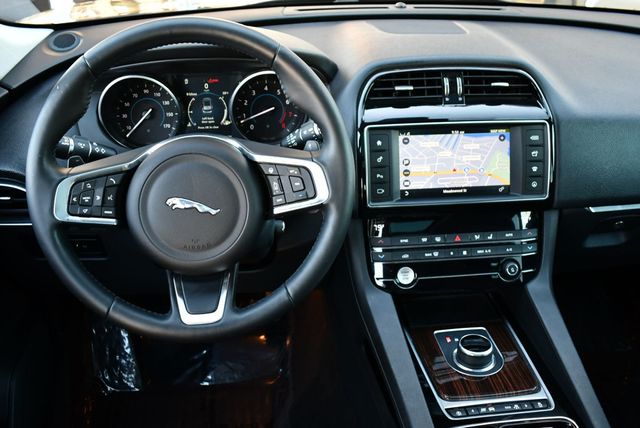 2018 Jaguar F-PACE 25t Prestige AWD SUV W/Vision & Comfort/Convenience Packages - 22971294 - 45
