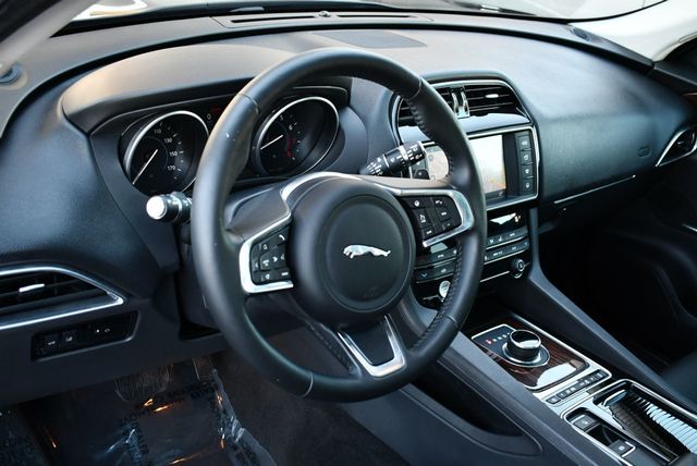 2018 Jaguar F-PACE 25t Prestige AWD SUV W/Vision & Comfort/Convenience Packages - 22971294 - 46