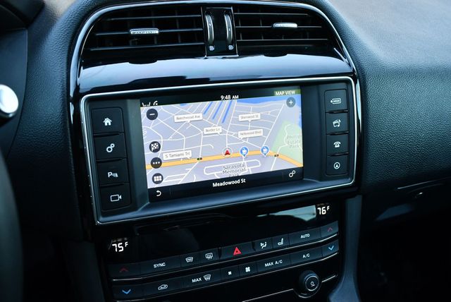 2018 Jaguar F-PACE 25t Prestige AWD SUV W/Vision & Comfort/Convenience Packages - 22971294 - 47