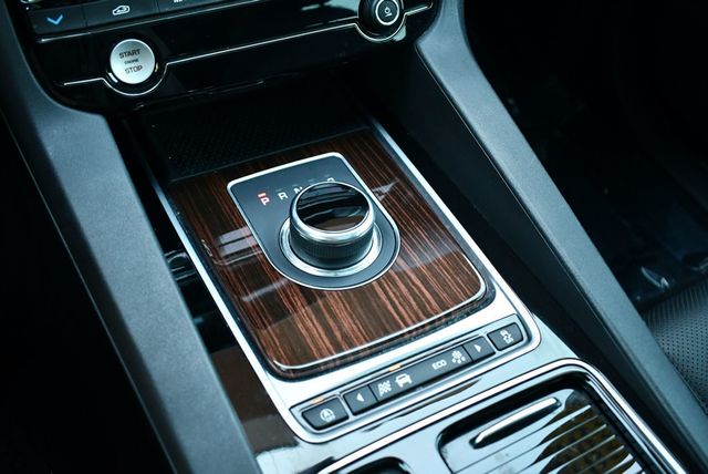 2018 Jaguar F-PACE 25t Prestige AWD SUV W/Vision & Comfort/Convenience Packages - 22971294 - 51