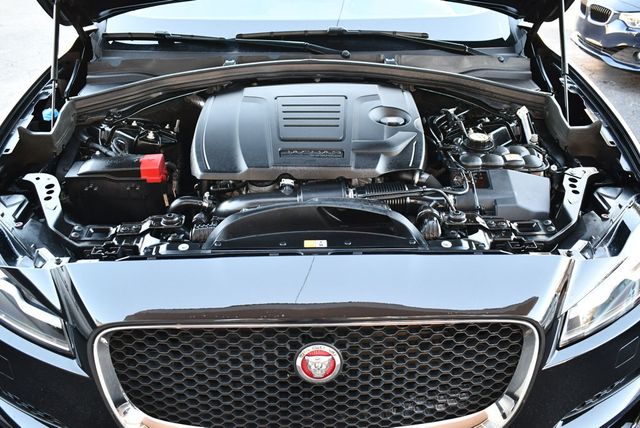 2018 Jaguar F-PACE 25t Prestige AWD SUV W/Vision & Comfort/Convenience Packages - 22971294 - 57