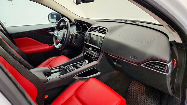 2018 Jaguar F-PACE 25t R-Sport AWD - 23098633 - 24