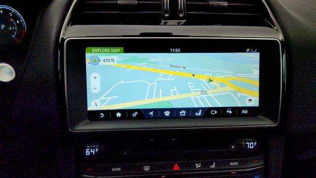 2018 Jaguar F-PACE 30t Portfolio AWD w/ Fixed Side Step Pack - 23020919 - 19