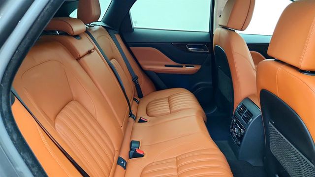2018 Jaguar F-PACE 30t Portfolio AWD w/ Fixed Side Step Pack - 23020919 - 23