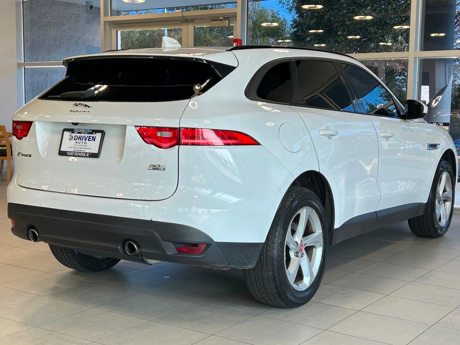 2018 Jaguar F-PACE Premium photo 12