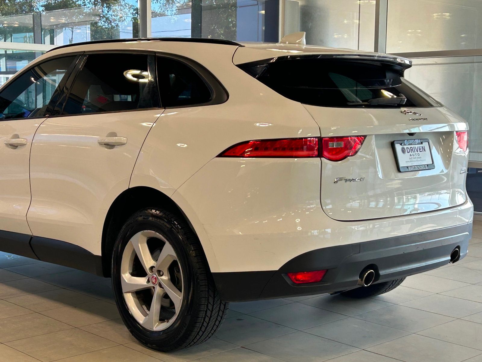 2018 Jaguar F-PACE Premium photo 13